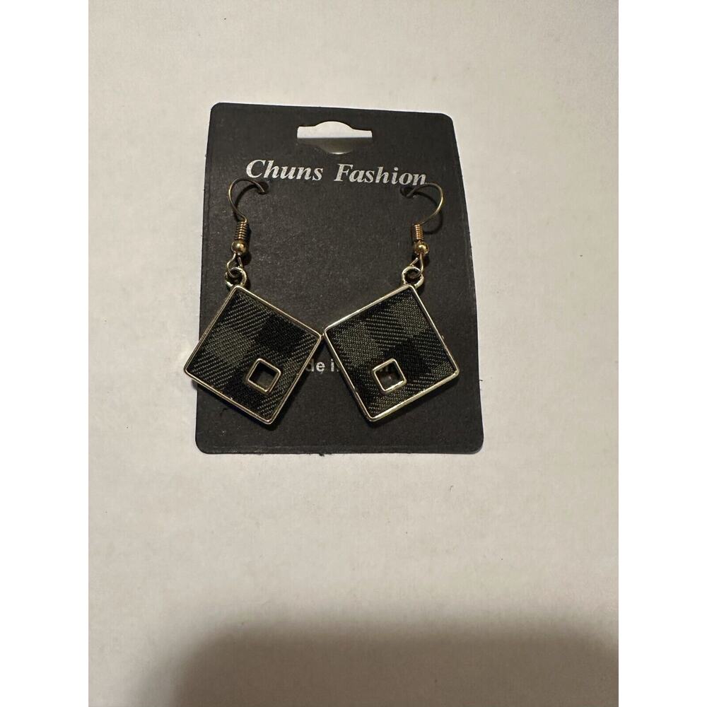Chuns Fashion Womens Jewelry Gold-Tone Black Checked Square Dangle Drop Earrings
